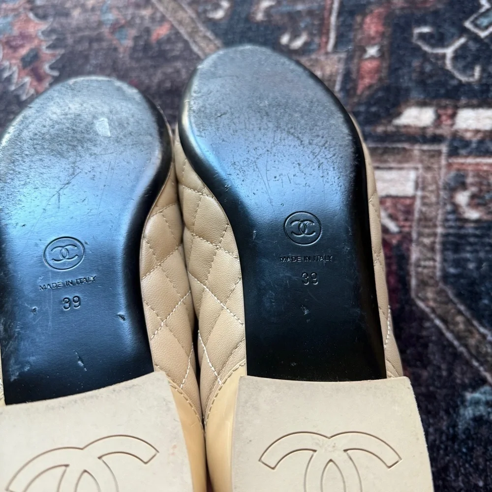CHANEL‎ Beige Quilted Leather Loafers CC on Patent Leather Toe Flats